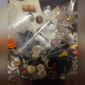 Small Bag Of Vintage Buttons Plastic Wood Fabroc Pearl Metal 2 And 4 Hole